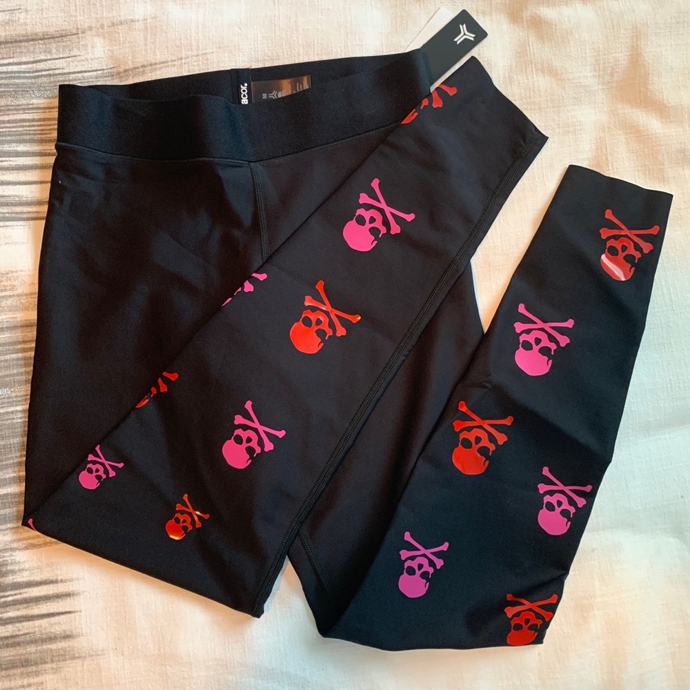 Ultracor Skull Leggings NWT